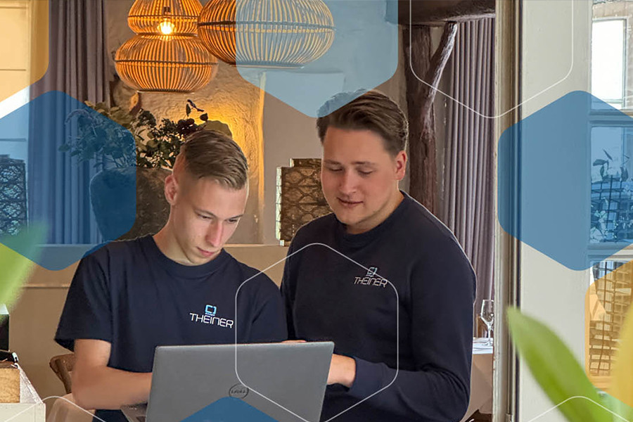 Medewerkers in overleg op locatie